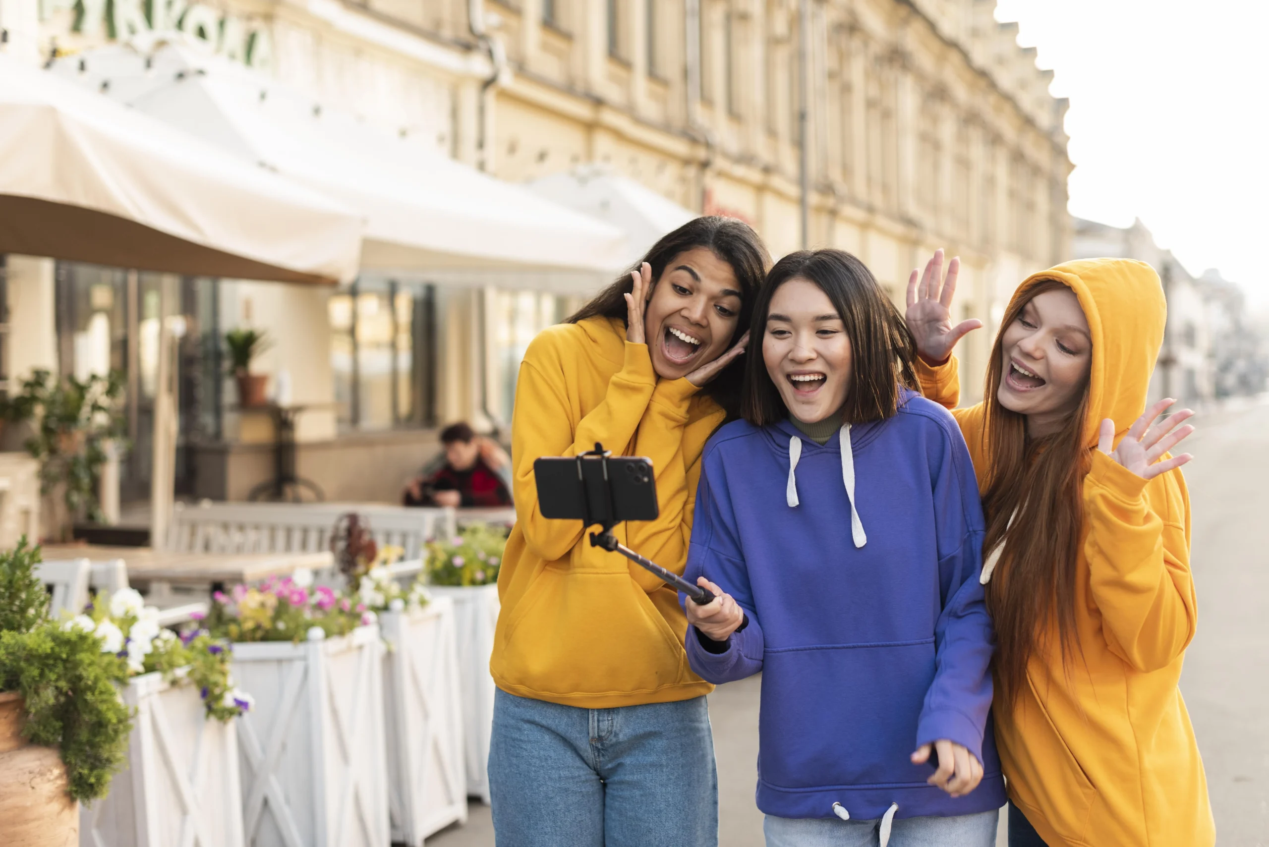 Kesimpulan Wefluence dan algoritma media sosial memiliki hubungan yang saling menguatkan. Algoritma modern lebih menyukai interaksi alami dan konsisten—sesuatu yang secara alami dihasilkan oleh komunitas. Di era pasca-influencer, brand yang mampu mengaktifkan wefluence akan mendapatkan jangkauan, kepercayaan, dan pertumbuhan organik yang lebih stabil.